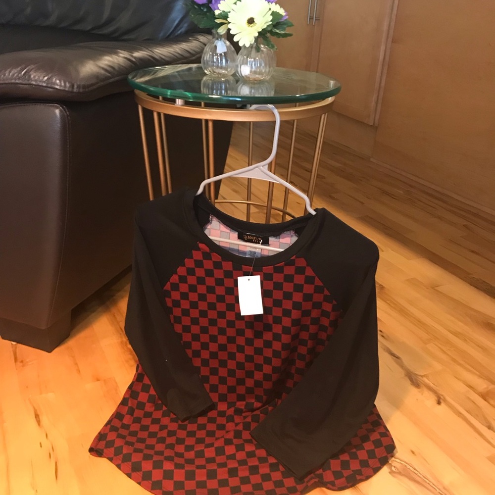 Checkered baseball style tee